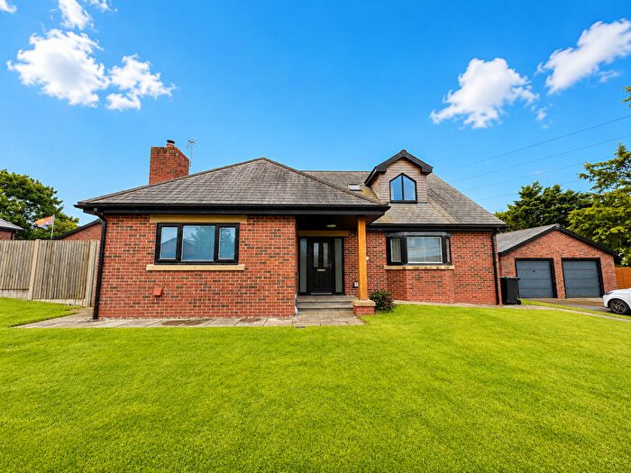 4 Bedroom Bungalow For Sale In Meadow Close, Thornton, FY5