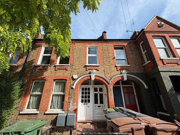 2 Bedroom Flat To Rent In Brettenham Road, E17