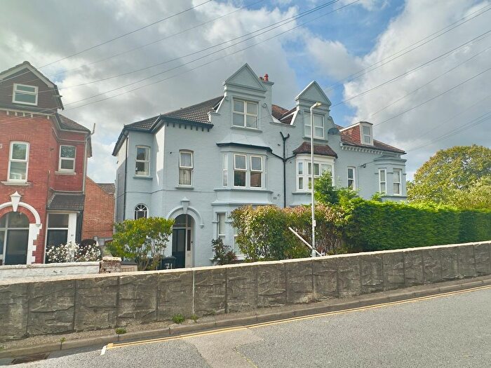2 Bedroom Flat For Sale In Amherst Road, Bexhill-On-Sea, TN40