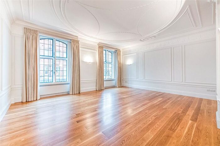 3 Bedroom Flat To Rent In Wellesley House, Sloane Square, London, SW1W