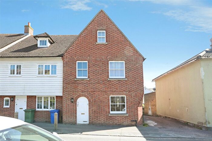 1 Bedroom Maisonette For Sale In Crown Road, Sittingbourne, Kent, ME10