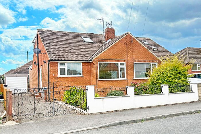 3 Bedroom Semi-Detached Bungalow For Sale In Woodhall Drive, Harrogate, HG1