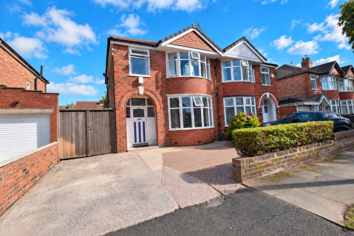 3 Bedroom Semi Detached House For Sale In Guildford Road, Davyhulme, Manchester, M41