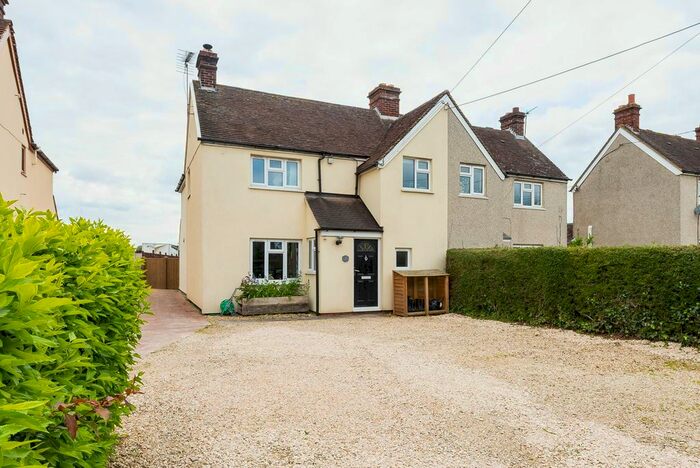 3 Bedroom Semi-Detached House For Sale In Eynsham Road, Sutton, OX29