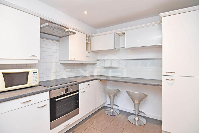 4 Bedroom Apartment To Rent In Dean Road, Willesden Green, NW2