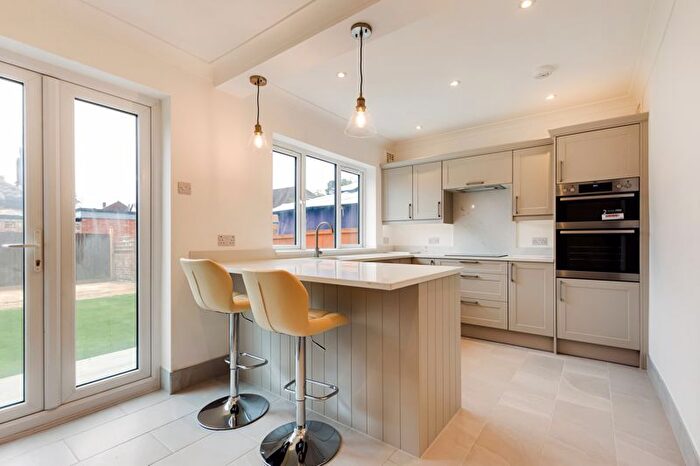 3 Bedroom Terraced House For Sale In Warwick Road, Welling, DA16