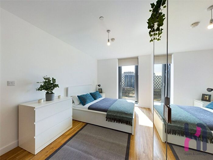 2 Bedroom Flat To Rent In Michigan Avenue, Michigan Point Tower D, M50