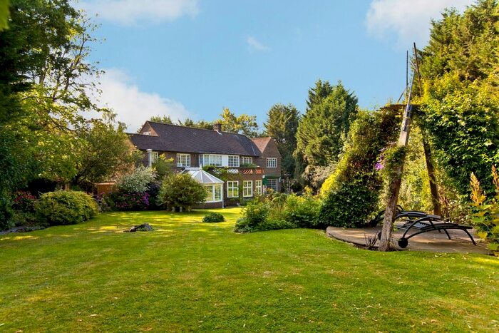 5 Bedroom Detached House To Rent In Pynnacles Close, Stanmore, HA7