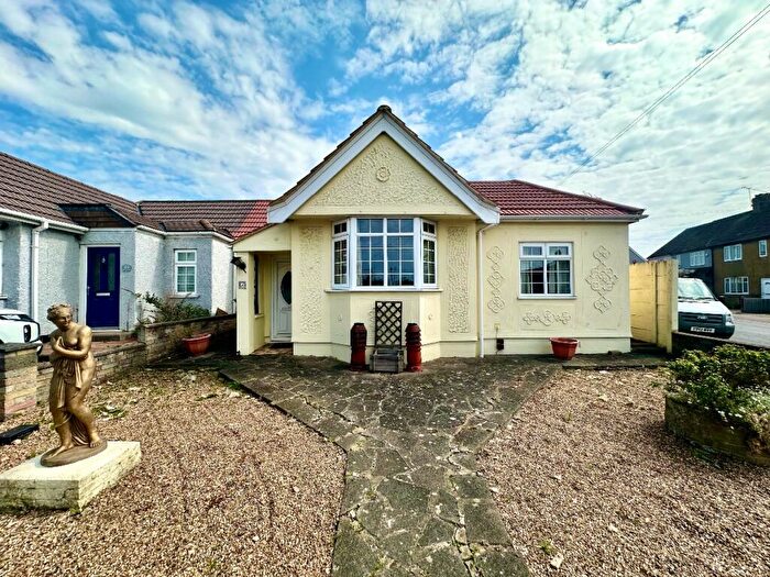 2 Bedroom Bungalow For Sale In Court Avenue, Romford, RM3