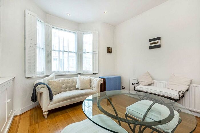 2 Bedroom Flat For Sale In Chesson Road, Fulham, London, W14
