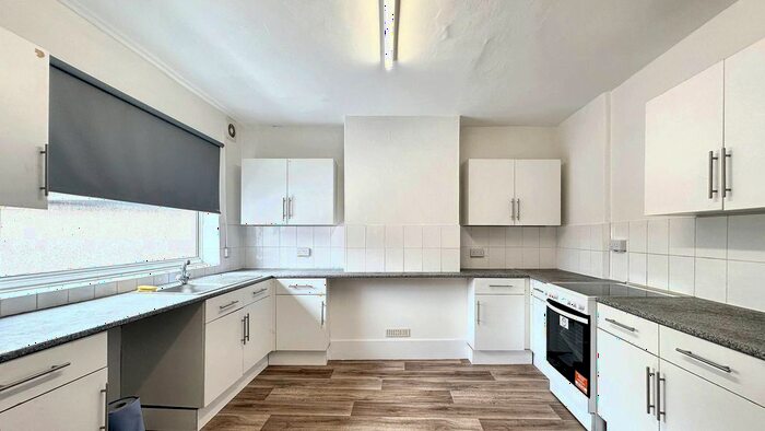 3 Bedroom Flat To Rent In Downend Road, Downend, Bristol, BS16