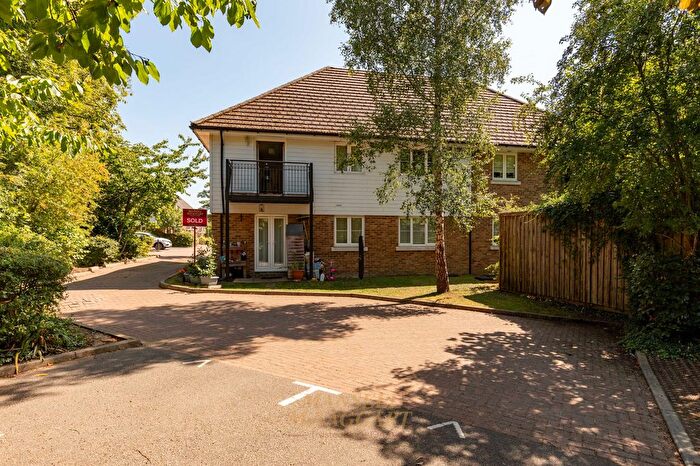 2 Bedroom Flat For Sale In Albion Way, Edenbridge, TN8
