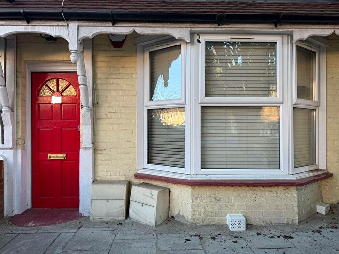 1 Bedroom Flat To Rent In Percival Road, Enfield, EN1