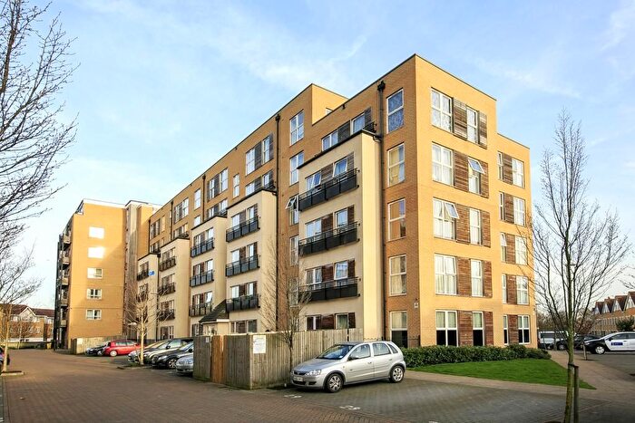 2 Bedroom Flat To Rent In Lanadron Close, Isleworth, TW7