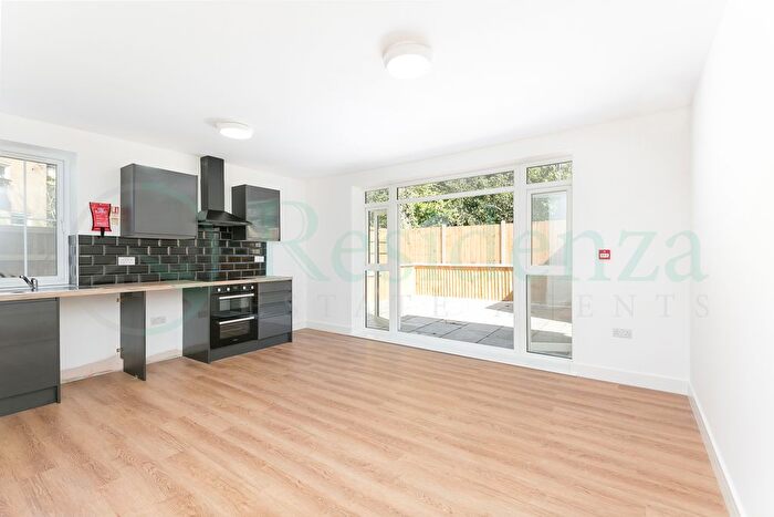 6 Bedroom Semi-Detached House To Rent In Brambletye Park Road, Redhill, RH1