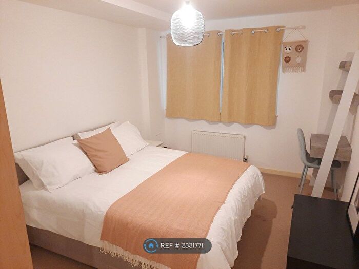 1 Bedroom Flat To Rent In Wager Street, London, E3