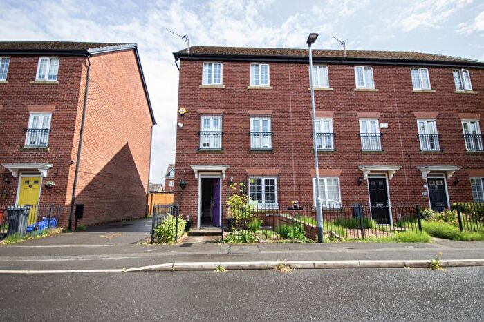 5 Bedroom Town House To Rent In Paprika Close, Manchester, M11