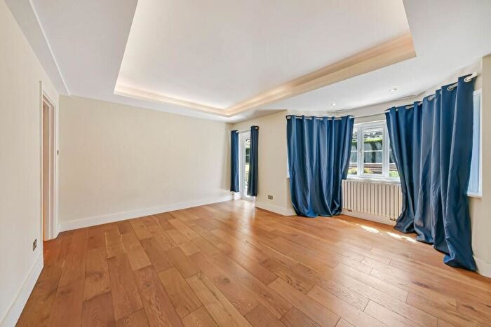 2 Bedroom Flat To Rent In Whittington Court, Aylmer Road, N2