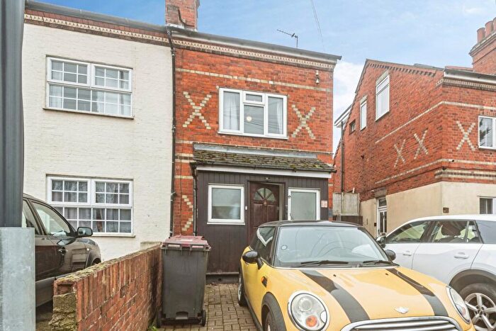 5 Bedroom Semi-Detached House For Sale In Norcot Road, Tilehurst, Reading, RG30