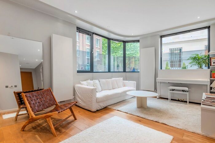 1 Bedroom Flat To Rent In Whetstone Park, London, WC2A