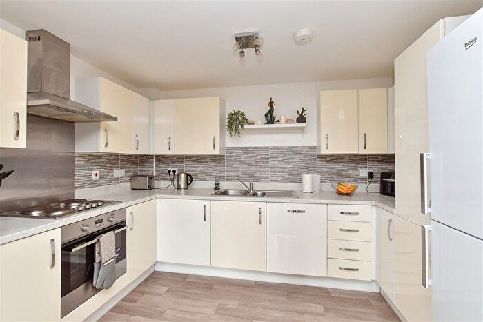 1 Bedroom Flat For Sale In Lywood Drive, Sittingbourne, Kent, ME10