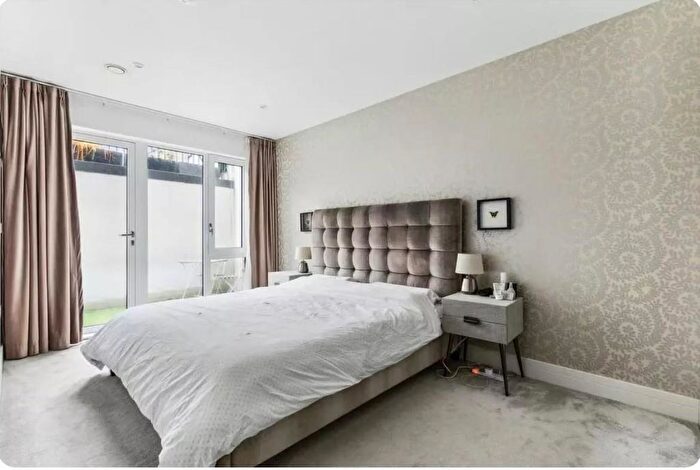 2 Bedroom Flat To Rent In Edward Terrace, Greenside Road, W12