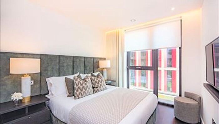 2 Bedroom Flat To Rent In Charles Clowes Walk, London, SW11