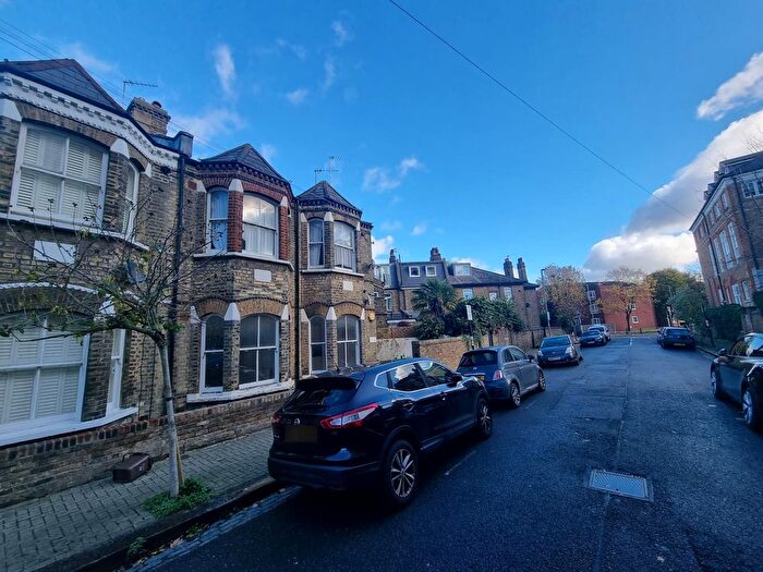 2 Bedroom Flat To Rent In Bewick Street, London, SW8