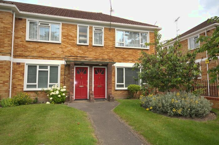 3 Bedroom Flat To Rent In Abbey Court, Camberley, GU15