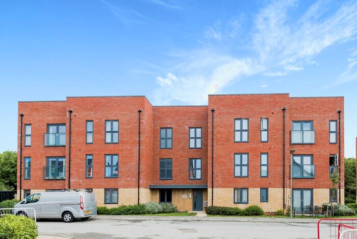 2 Bedroom Flat For Sale In Furrow Crescent, Curbridge, Witney, Oxfordshire, OX29