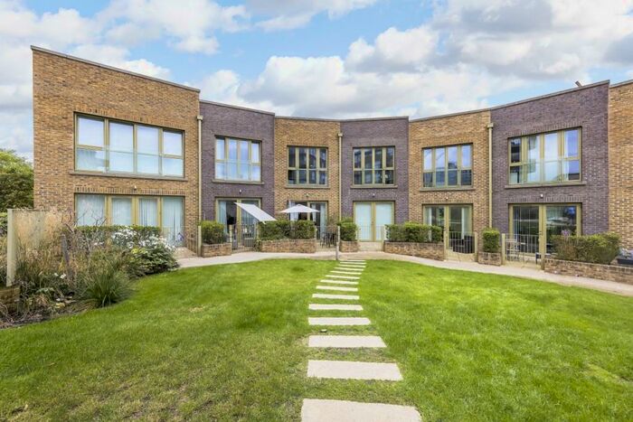 3 Bedroom House To Rent In Townsend Road London, SE3