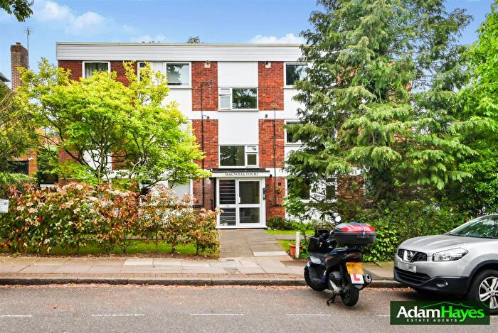 2 Bedroom Apartment For Sale In Woodside Grange Road, North Finchley, N12