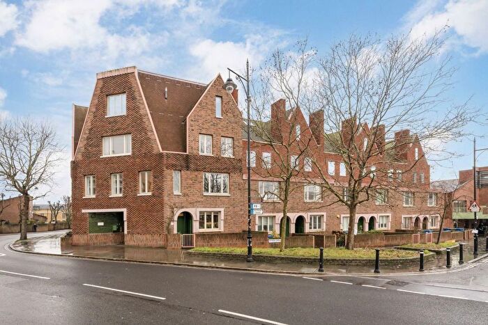 2 Bedroom Maisonette For Sale In Nunhead Lane, Peckham, SE15