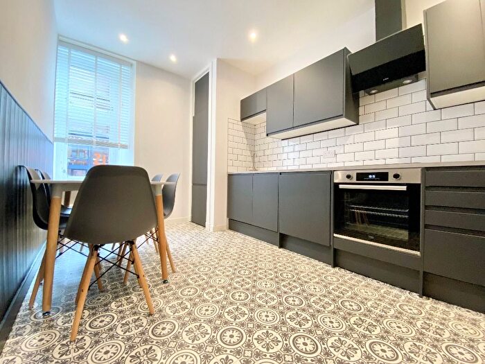 3 Bedroom Flat To Rent In White Street, Hyndland, Glasgow, G11