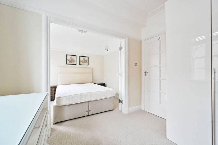 2 Bedroom Flat To Rent In Brompton Road, Knightsbridge, London, SW3