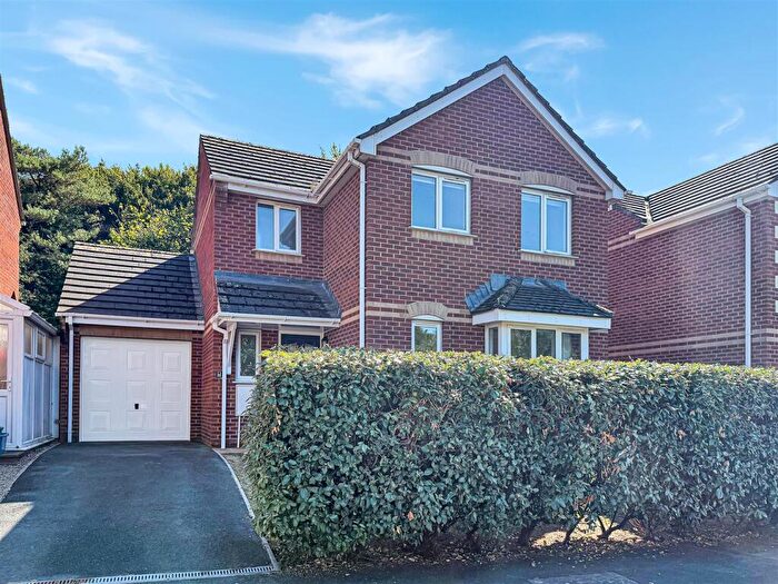 3 Bedroom Detached House For Sale In Fairacre Avenue, Barnstaple, EX32