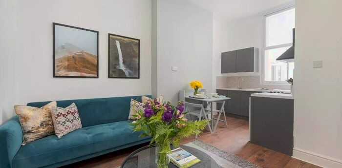 1 Bedroom Flat To Rent In Warwick Road (, ), Earls Court, London, SW5