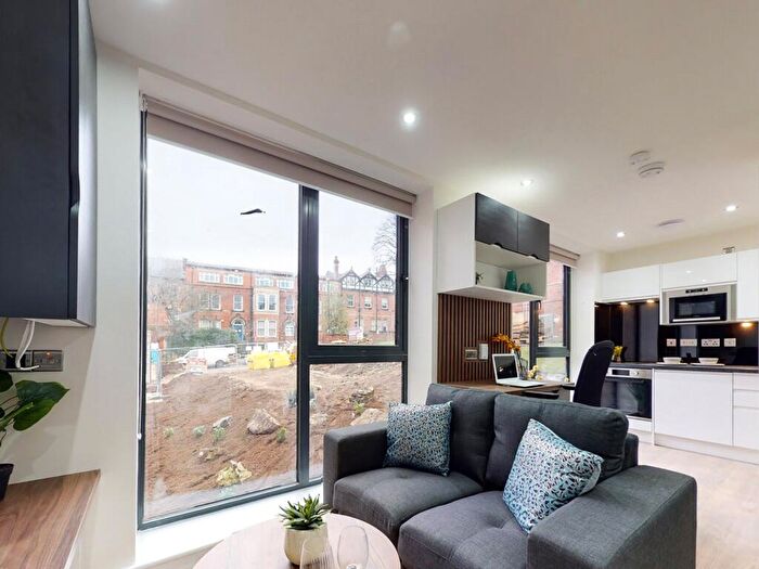 Apartment To Rent In Flat, Hyde Terrace #, LS2