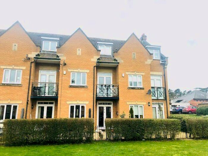 4 Bedroom Terraced House To Rent In Spinney Hill, Northampton, NN3