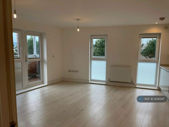 3 Bedroom Flat To Rent In Eaton House, Southampton, SO14