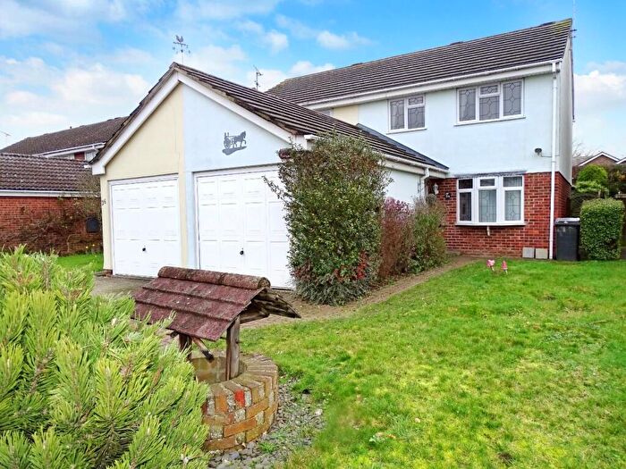 3 Bedroom Semi-Detached House For Sale In Stablecroft, Chelmsford, CM1