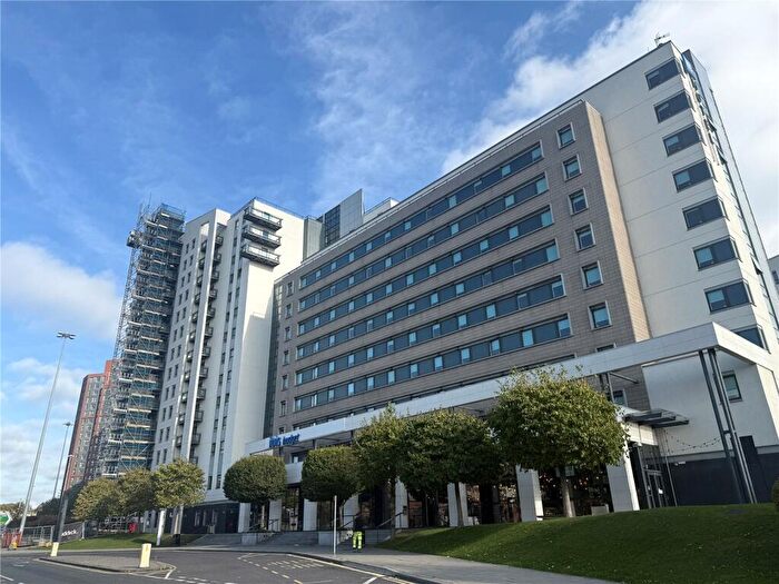 1 Bedroom Apartment To Rent In Gateway North, Crown Point Road, Leeds, LS9