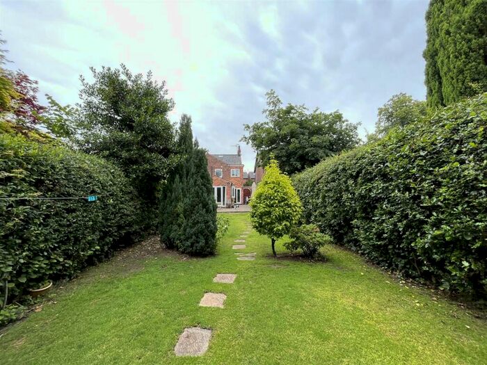 3 Bedroom Semi-Detached House To Rent In South Oak Lane, Wilmslow, SK9