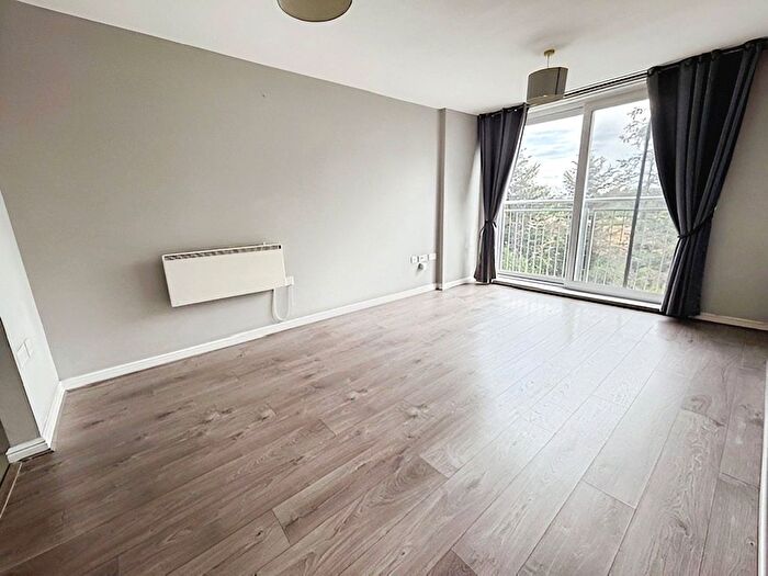2 Bedroom Flat To Rent In Wooldridge Close, Feltham, TW14