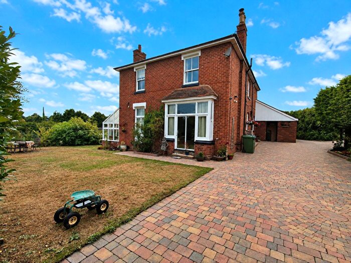 4 Bedroom Detached House For Sale In Fairfield Lane, Kidderminster, Worcestershire, DY11