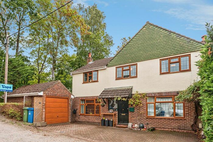 4 Bedroom Detached House For Sale In New Road, Sandhurst, GU47