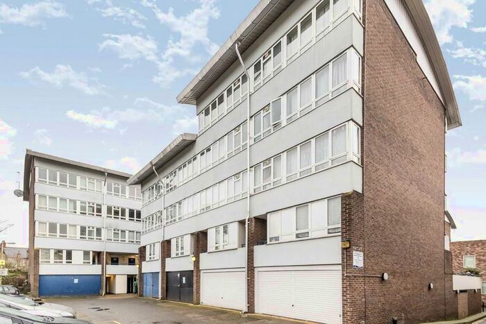 1 Bedroom Flat To Rent In Baldry Gardens, London, SW16