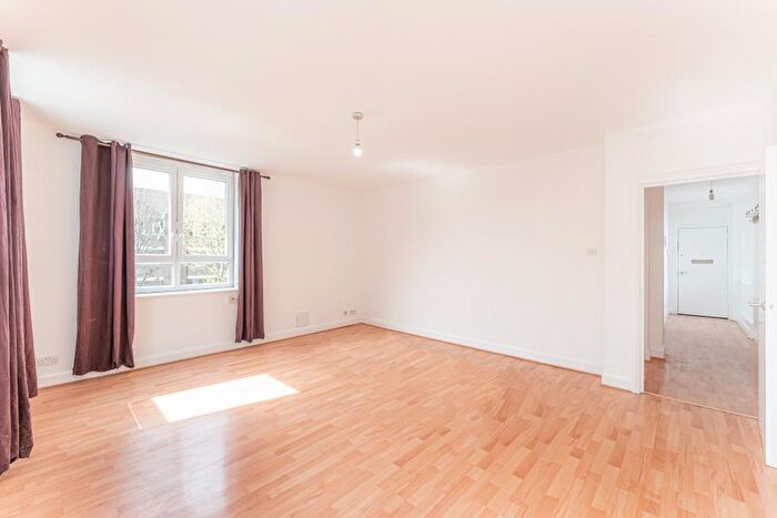 2 Bedroom Apartment To Rent In Woodfield House, Hackney, E5