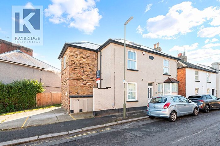 2 Bedroom Flat For Sale In Church Road, Church Road, KT17