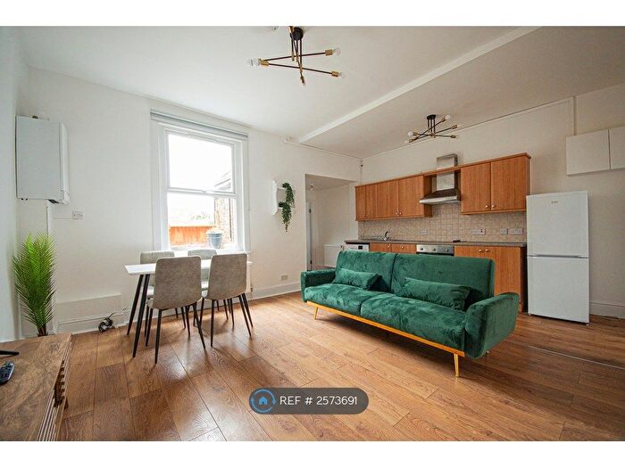 2 Bedroom Flat To Rent In B, London, E8